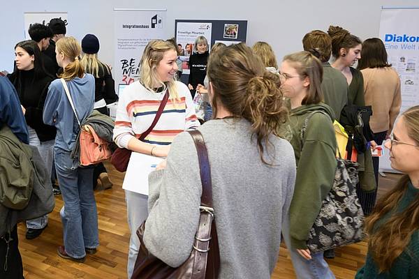 © HCW/Leitner Studierende bei der Praxisbörse Soziale Arbeit 2026