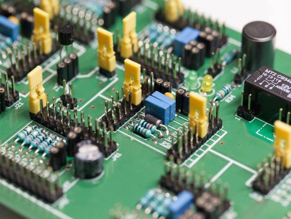 © HCW / Oberpertinger Nahaufnahme einer Elektrotechnischen Platine