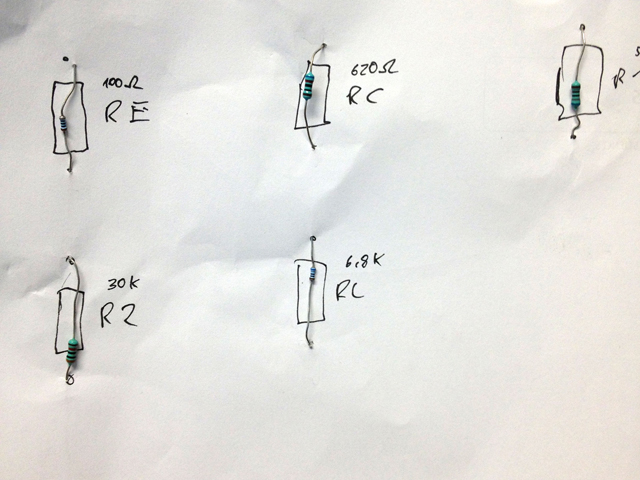 Ein Schummelzettel ist zu sehen