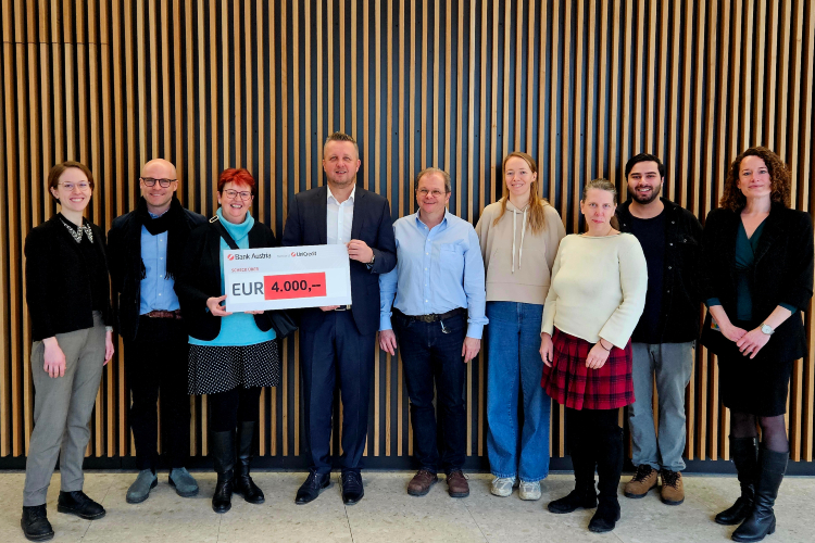 © Hochschule Campus Wien/Haselhuhn Einige Mitglieder der Campus Beats mit Rektor Heimo Sandtner und der Geschäftsführung von die boje.