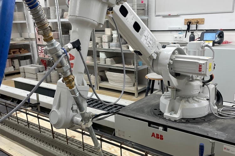 © Hochschule Campus Wien Einblicke in das Labor, wo 3D-Betondruck umgesetzt wird.