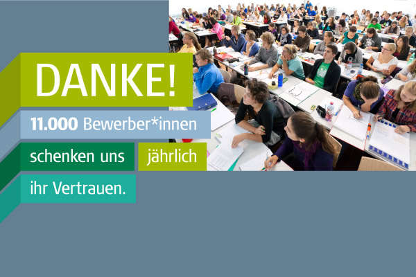 © HCW Voll besetzter Hörsall mit Text Danke! 11000 BewerberInnen schenken uns jährlich ihr Vertrauen.