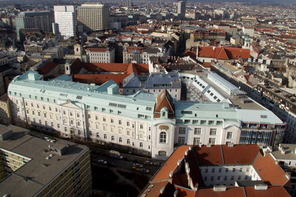 FH-Studienstandort Barmherzige Brüder Wien, © Graf Vogelperspektive auf die Stadt mit der Klinik der Barmherzigen Brüder in der Bildmitte
