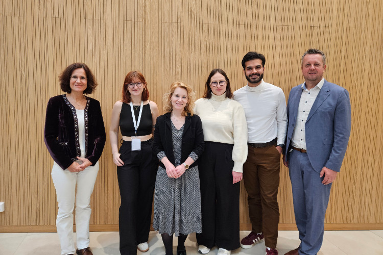 © Hochschule Campus Wien Bundesministerin Eva-Maria Holzleitner mit dem Vorsitzteam der Bundes-ÖH, HCW-Geschäftsführerin Doris Link und Rektor Heimo Sandtner.