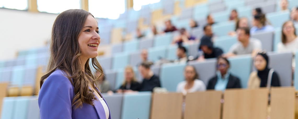 Senior Lecturer – Angewandte Pflegewissenschaft mit Schwerpunkt Forschungscoaching, 1. Bild